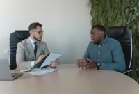 Suasana proses wawancara kerja di salah satu kawasan bisnis Jakarta yang kini lebih menekankan pada uji pemecahan masalah dan kecerdasan emosional pelamar.